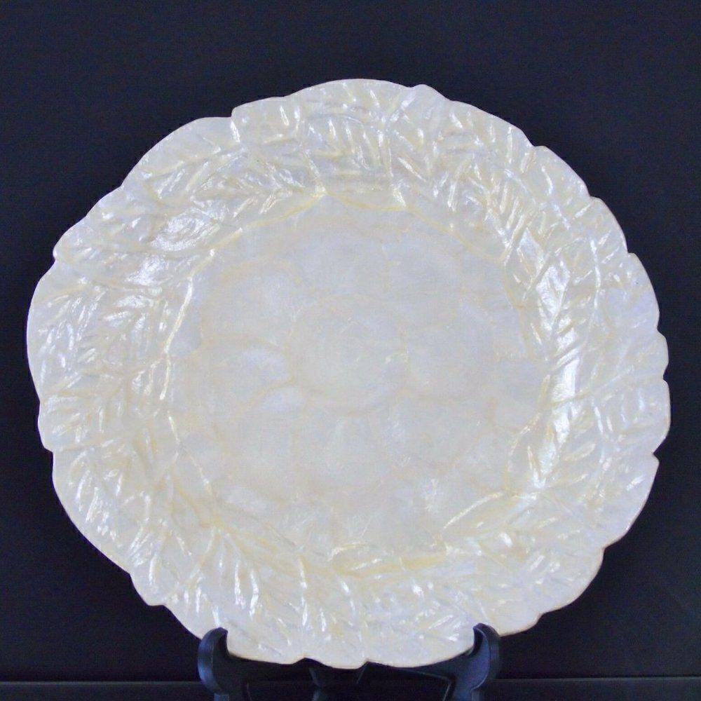 Studio
Nova Mother of Pearl 1 Plate Kappa Shell Serveware